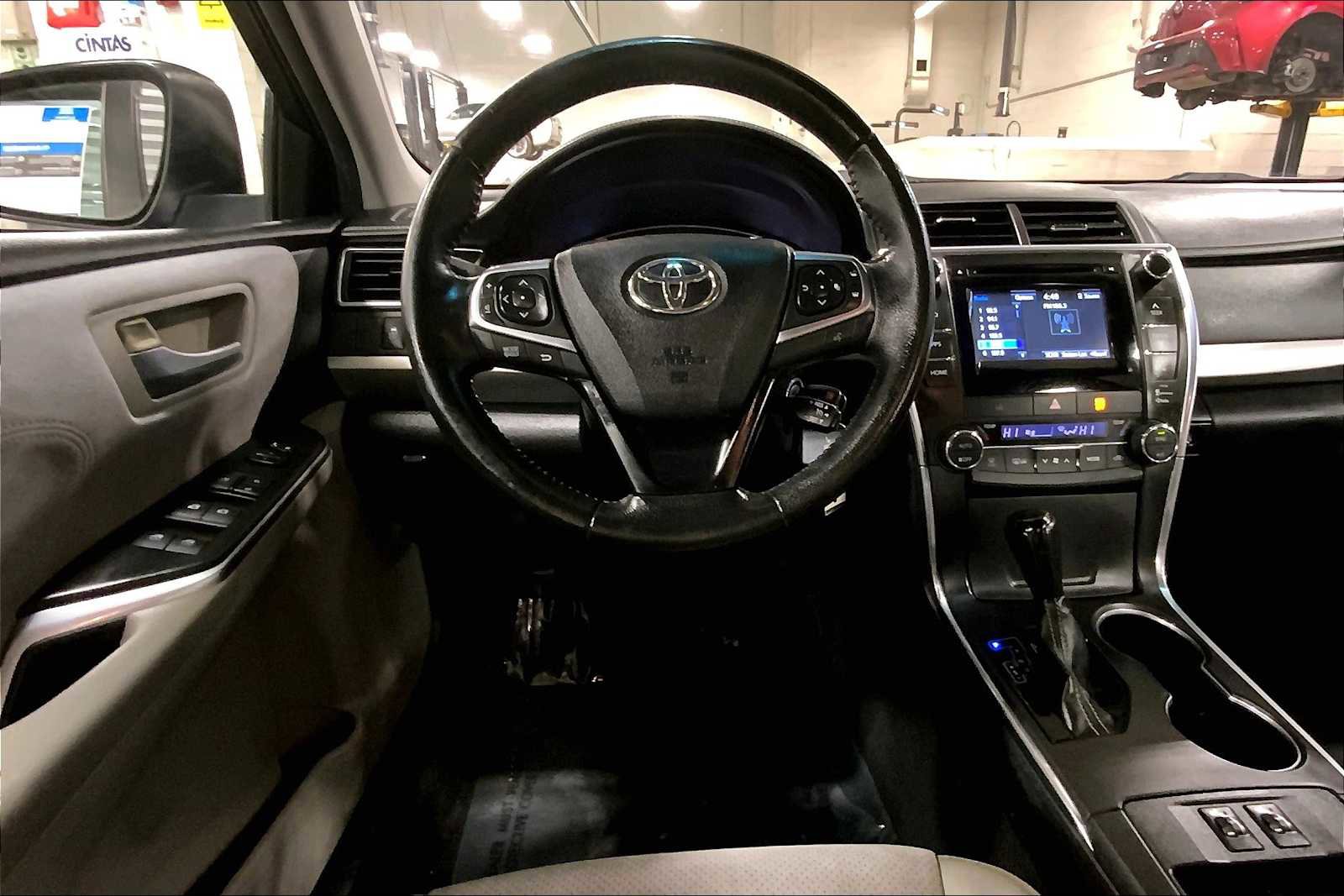 Used 2015 Toyota Camry XSE image 6