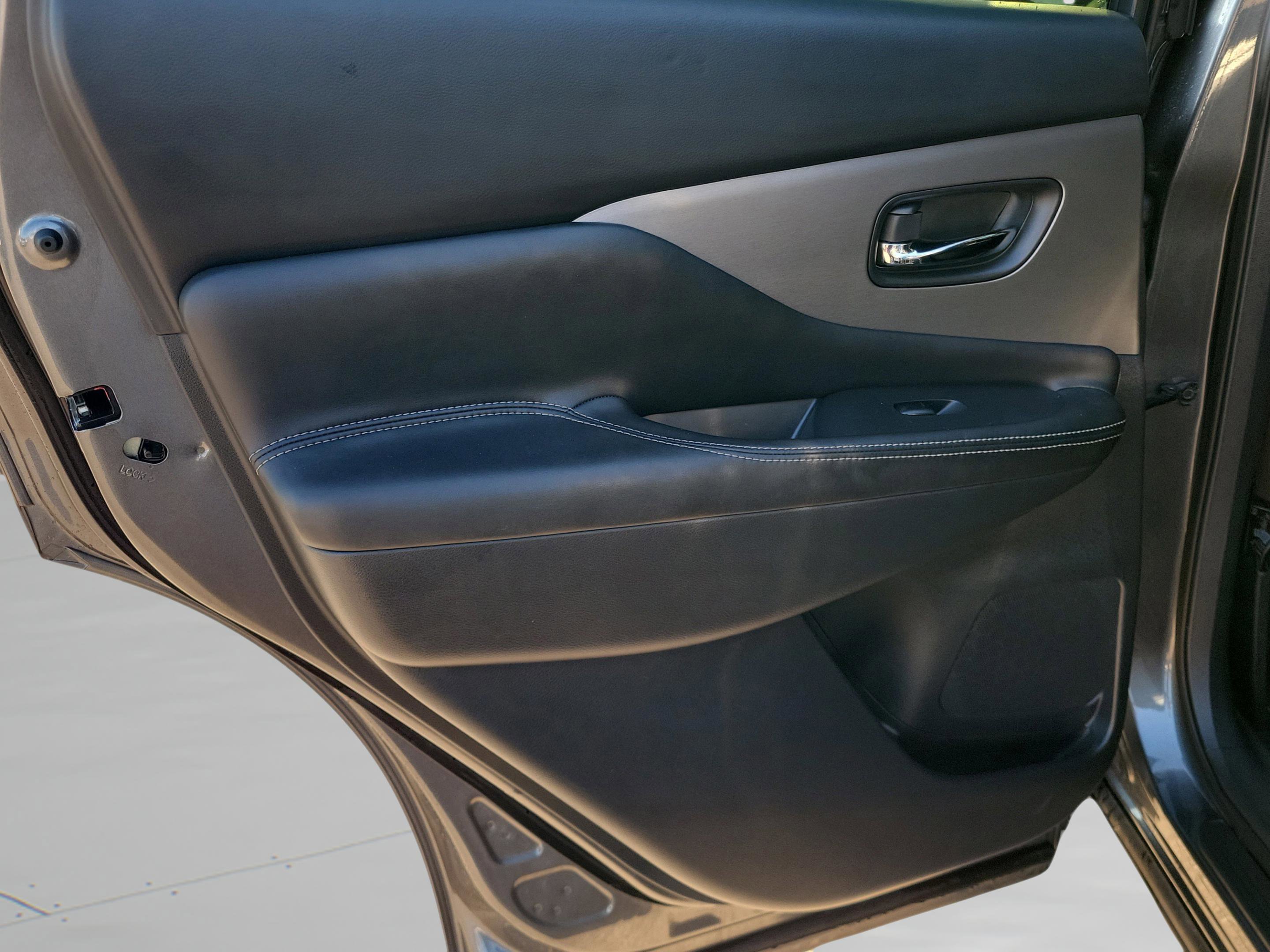 Used 2019 Nissan Murano SV w/ Premium Package image 12