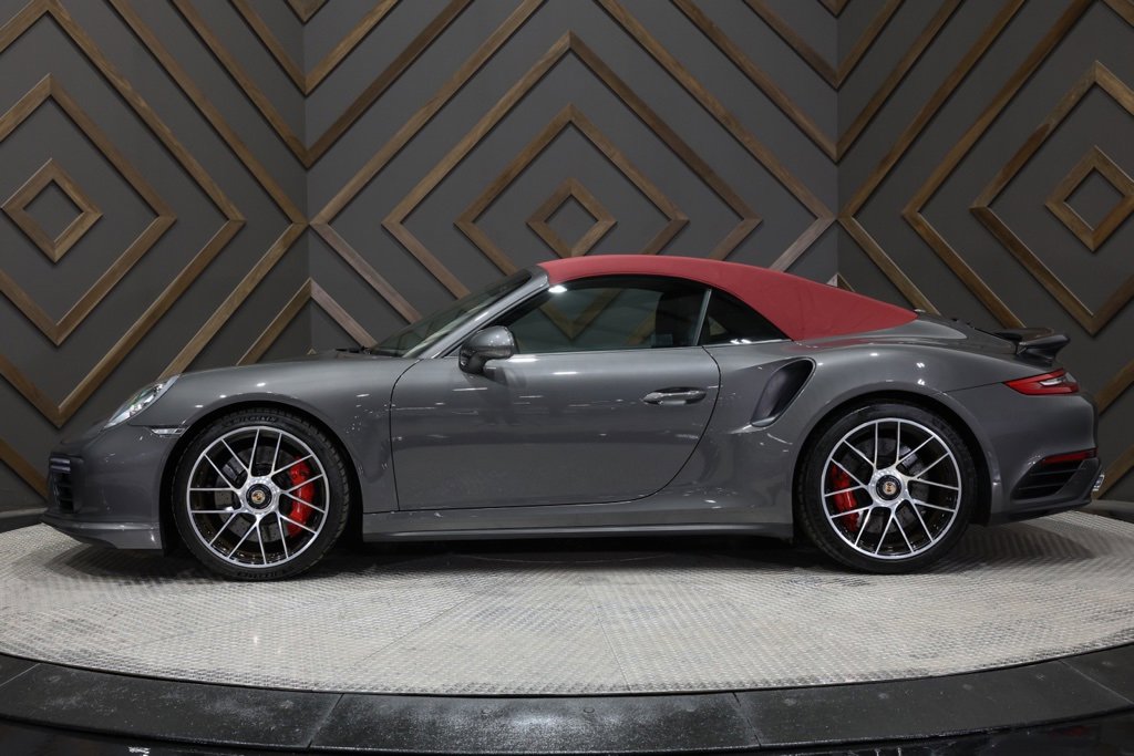 Used 2019 Porsche 911 Turbo image 3