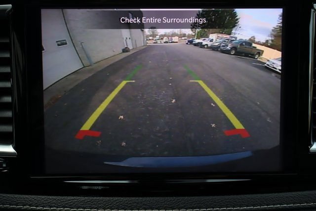 Used 2025 Chrysler Pacifica Limited FWD image 9