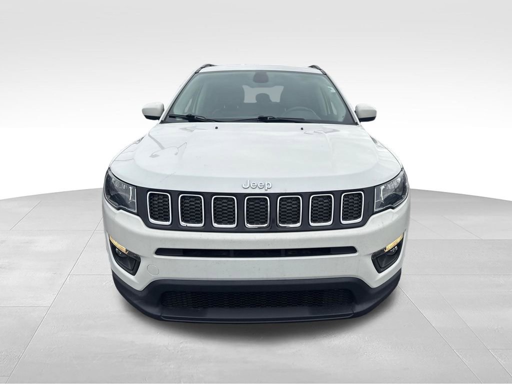 Used 2020 Jeep Compass Latitude w/ Cold Weather Group FWD image 9