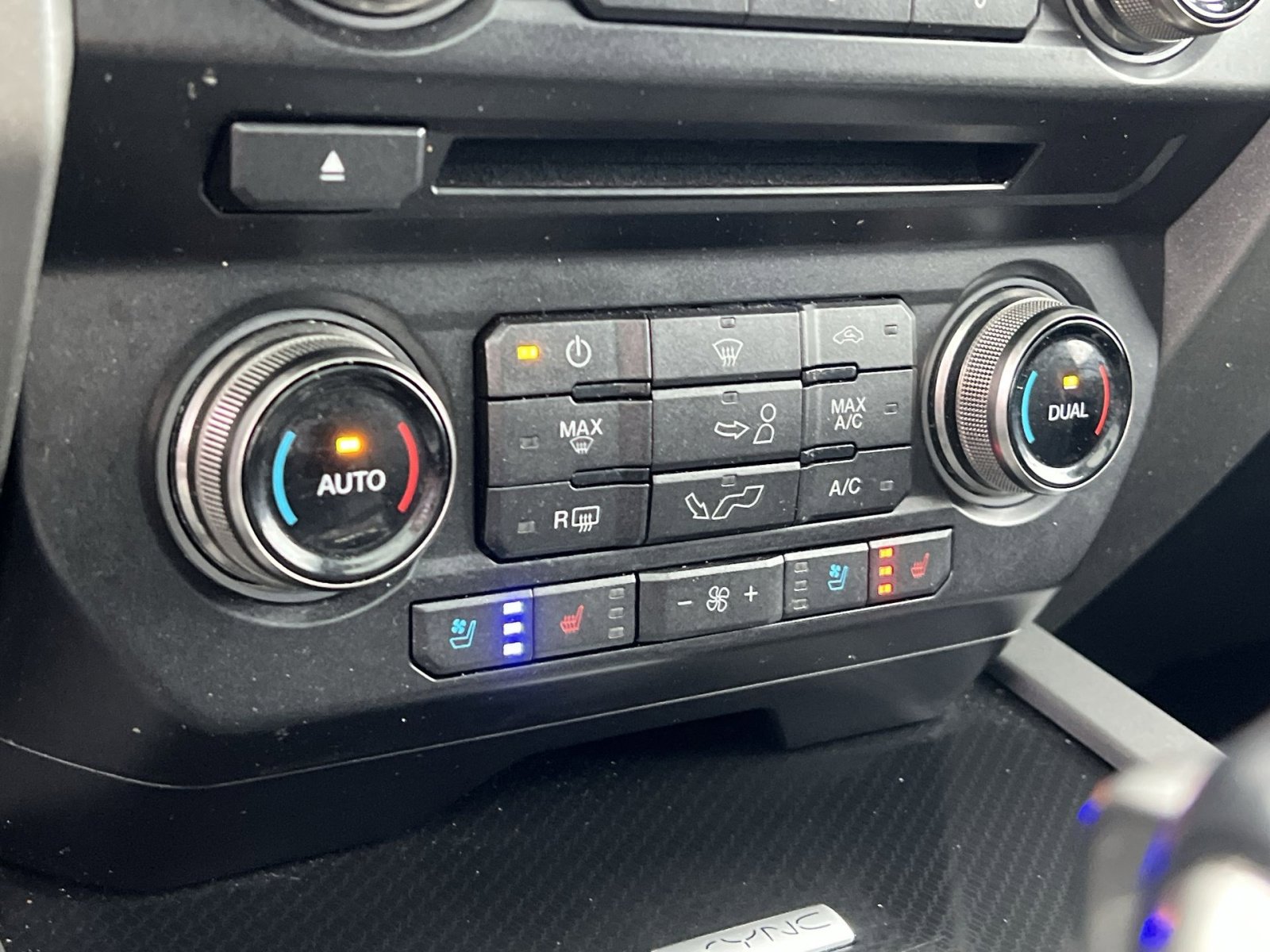 Used 2018 Ford F150 Raptor w/ Equipment Group 802A Luxury image 21