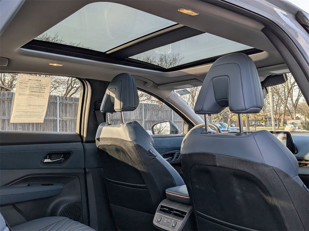 Used 2024 Nissan Ariya AWD image 22