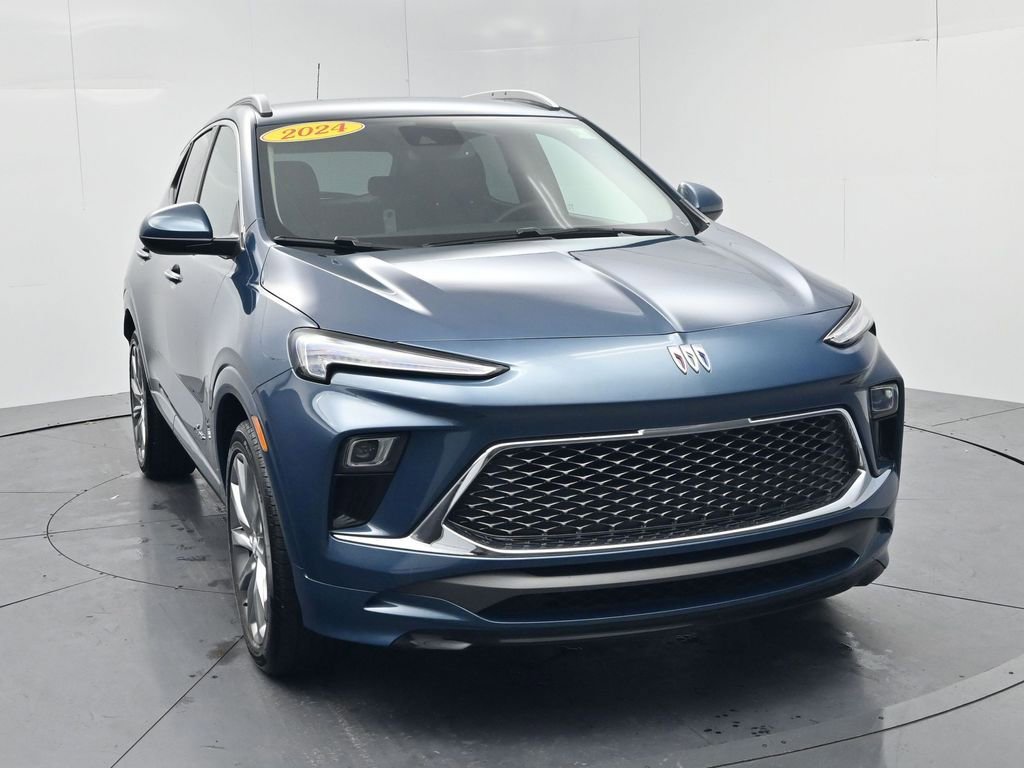 Used 2024 Buick Encore GX Avenir w/ Avenir Convenience Package FWD image 2