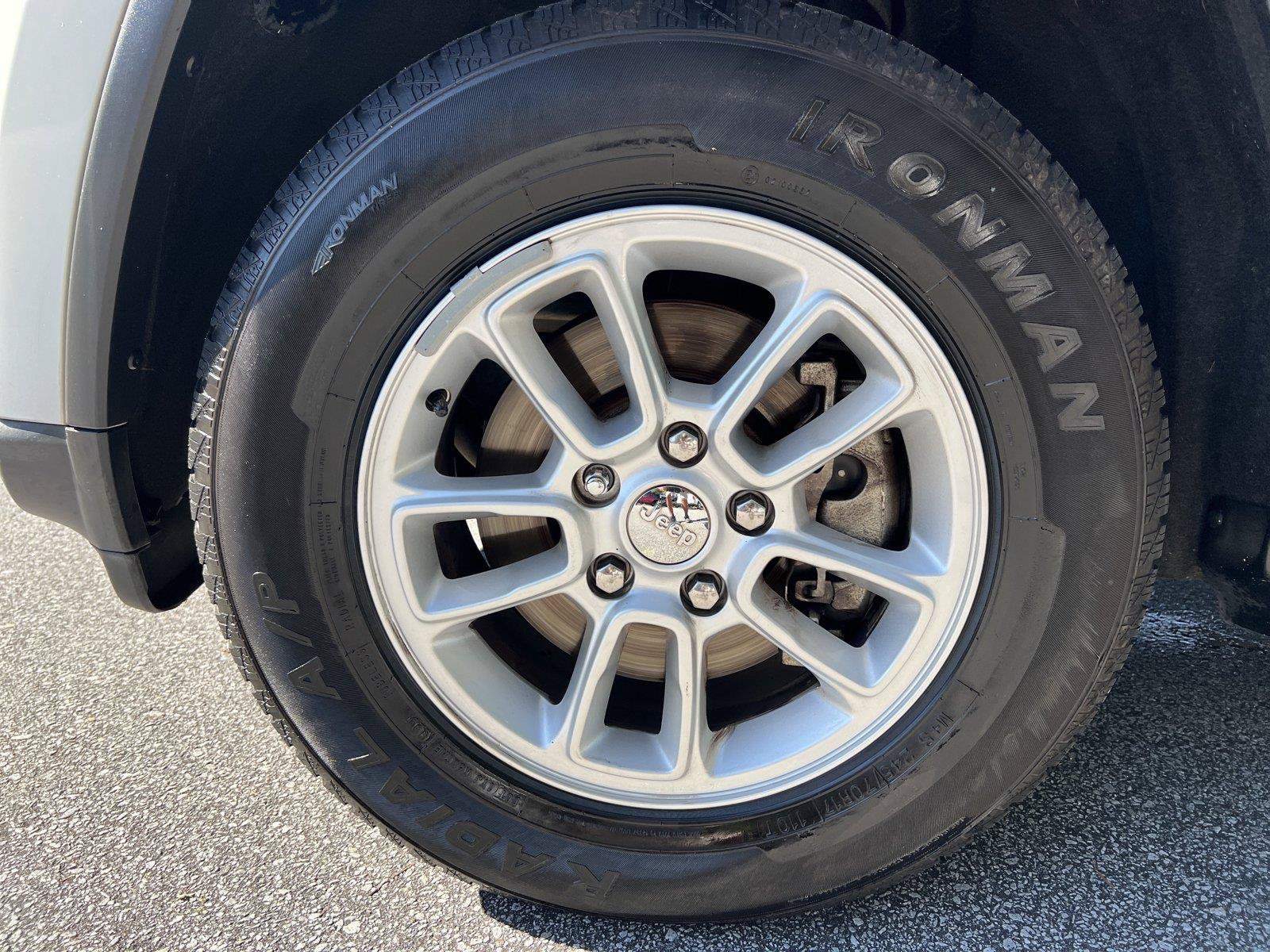 Used 2020 Jeep Grand Cherokee Laredo RWD image 22