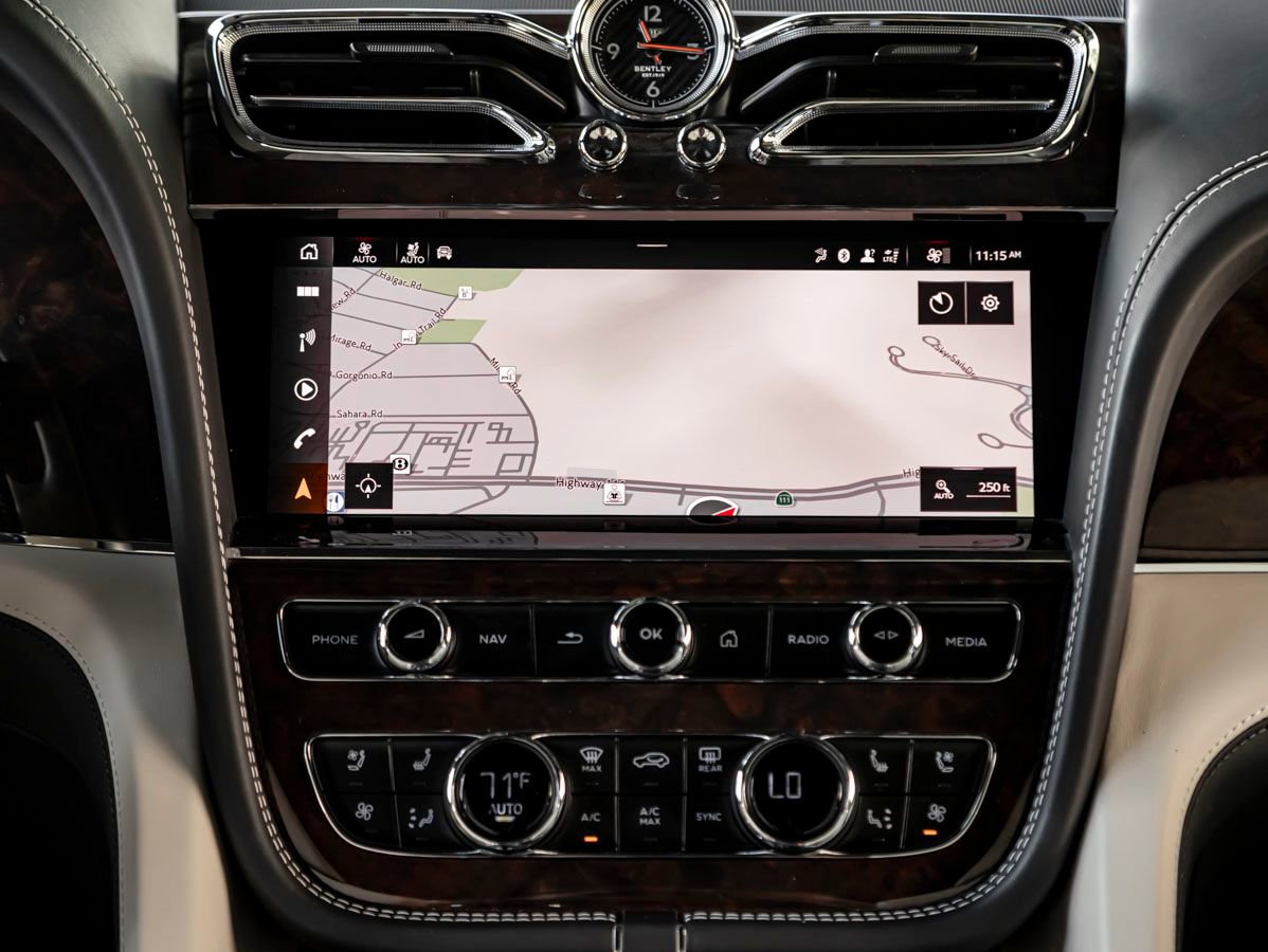 Used 2023 Bentley Bentayga Extended Wheelbase AWD/4WD image 21