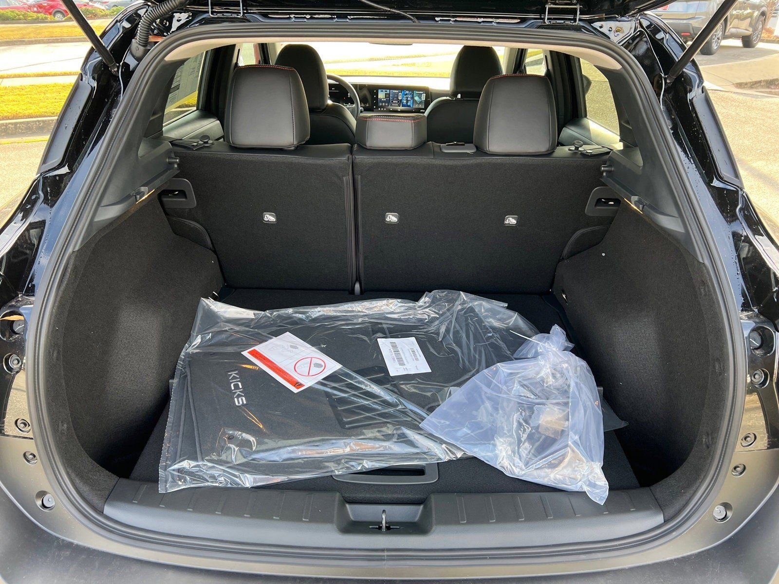 New 2026 Nissan Kicks SR image 18