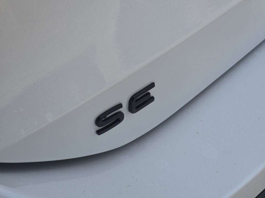 New 2026 Volkswagen Tiguan SE R-Line image 9