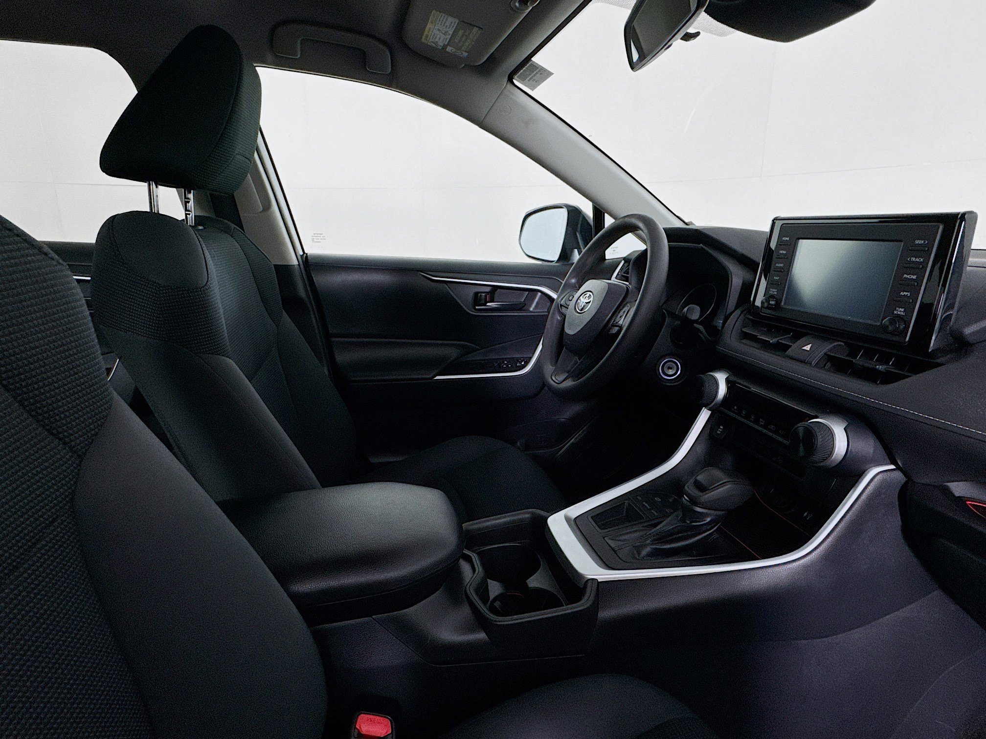 Used 2019 Toyota RAV4 LE FWD image 27