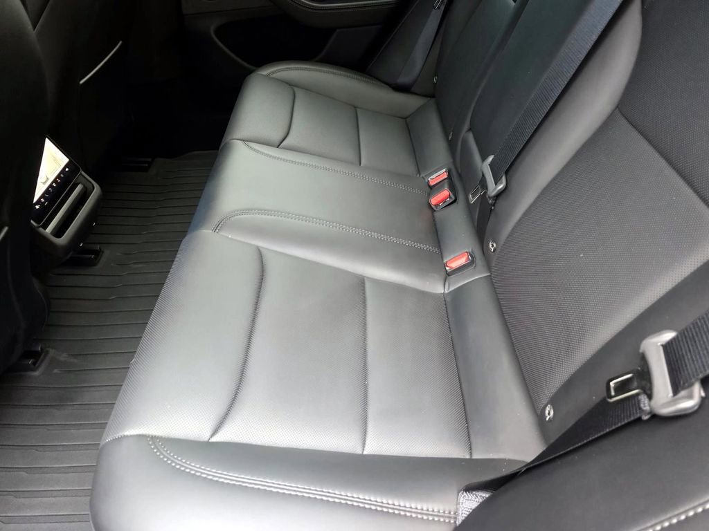 Used 2025 Tesla Model 3 image 20