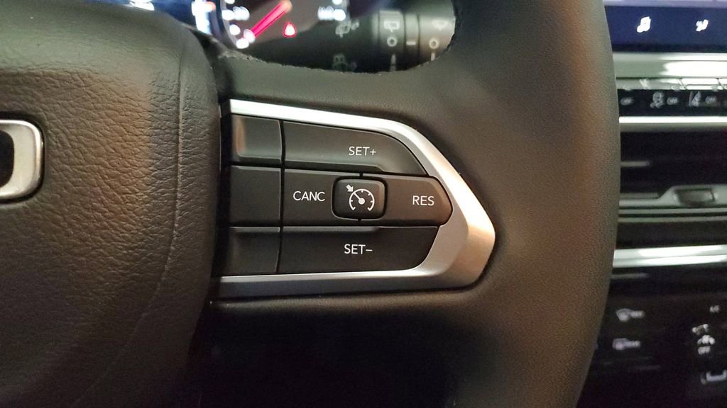 Used 2026 Jeep Compass Latitude image 29