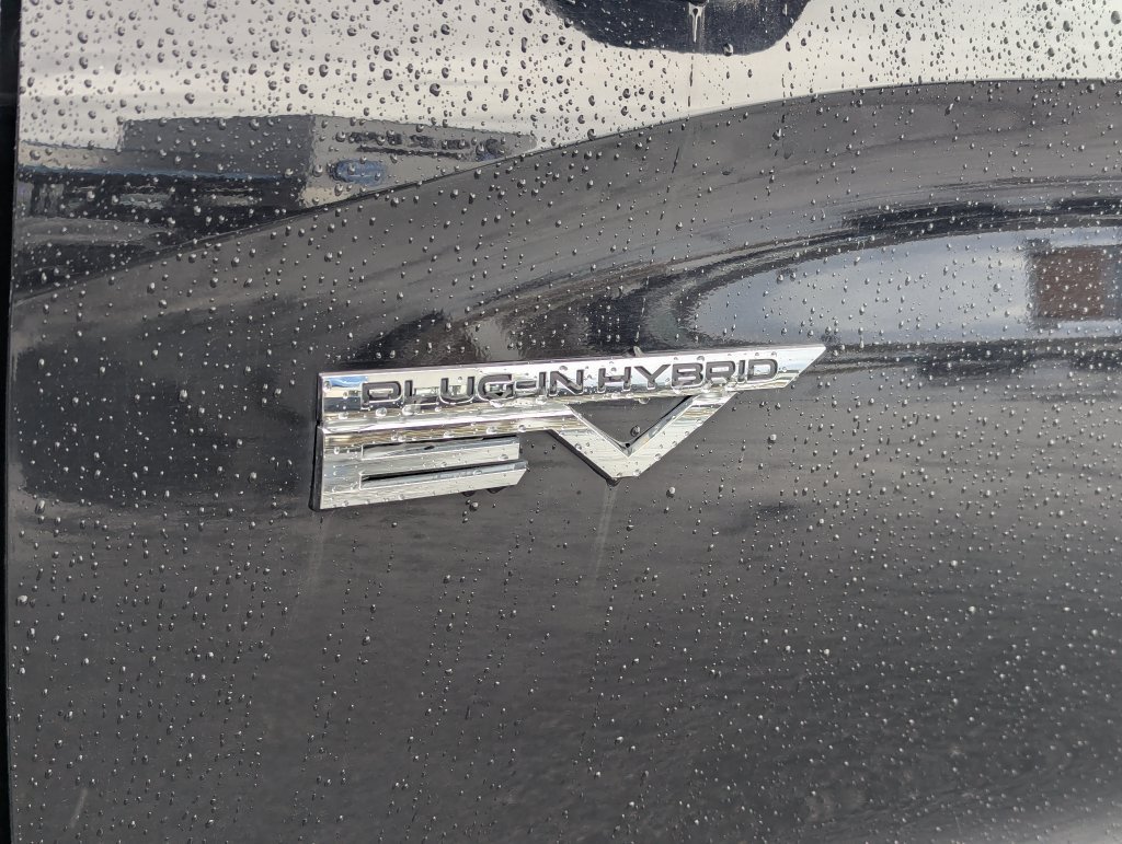 Used 2023 Mitsubishi Outlander 4WD Plug-In Hybrid image 14