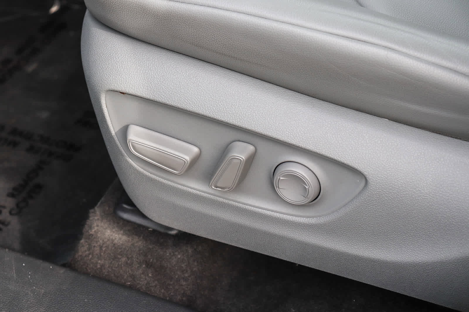 Used 2023 Toyota Highlander XLE image 22