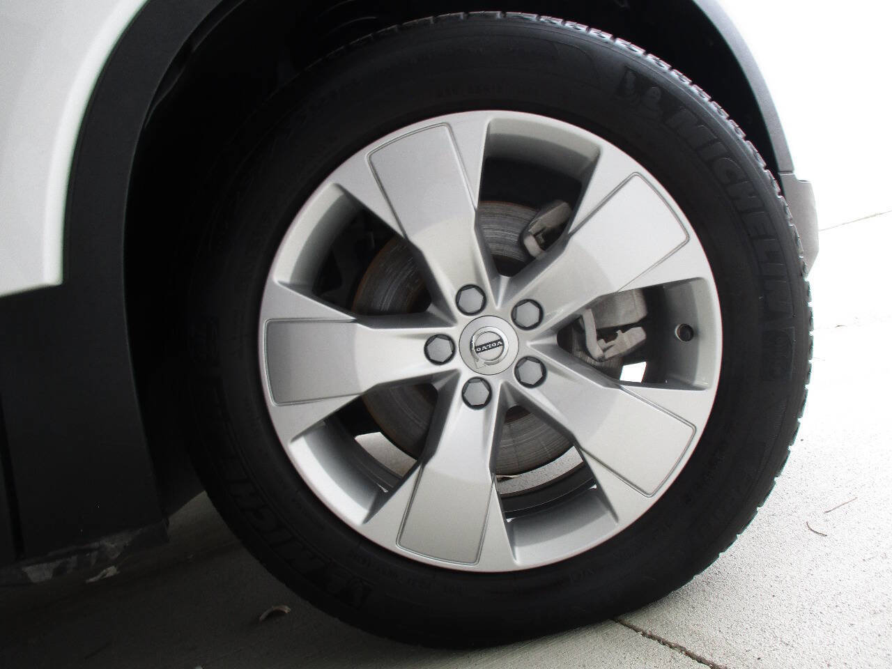 Used 2022 Volvo XC40 T5 Momentum image 81