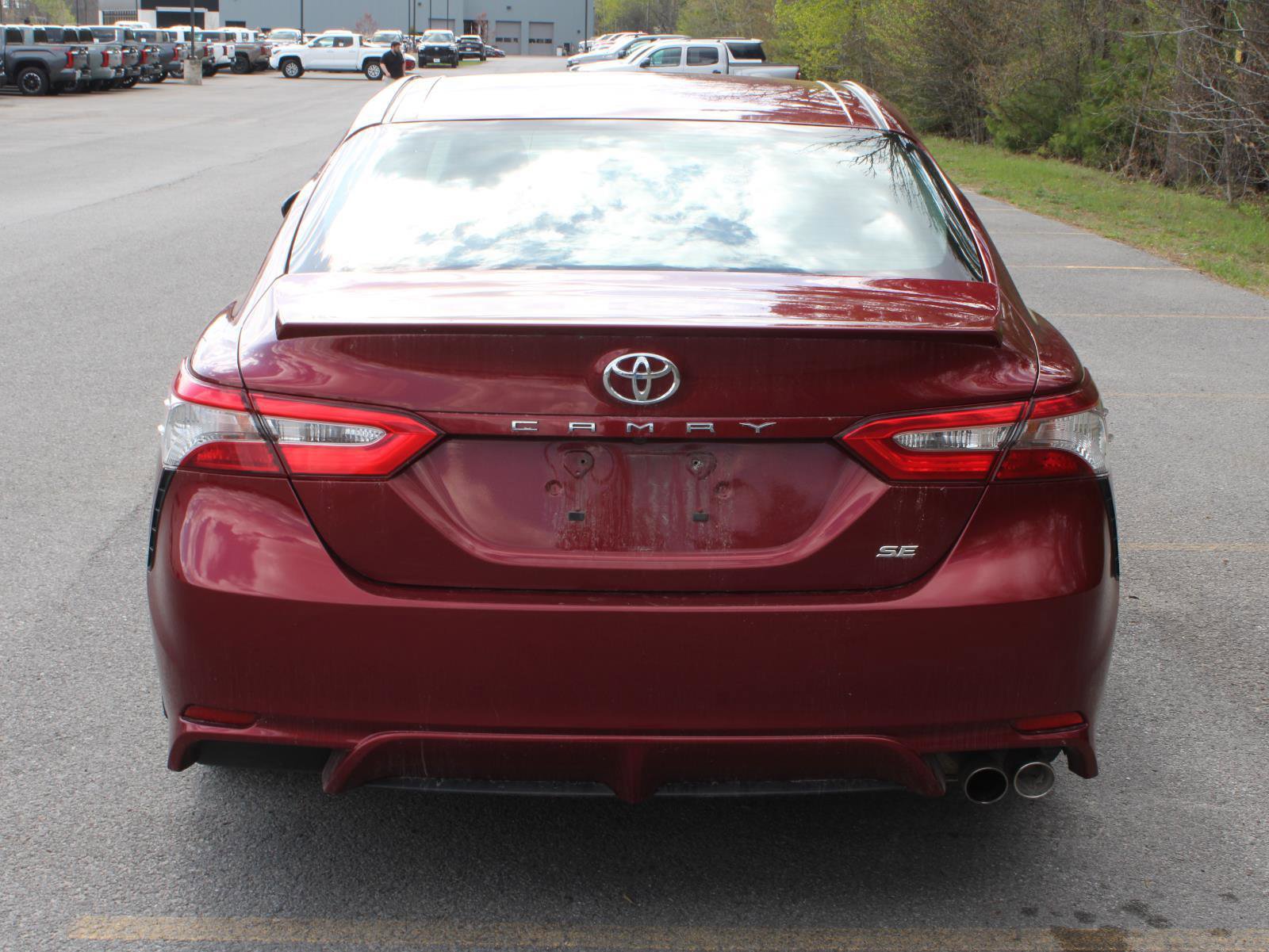 Used 2018 Toyota Camry SE w/ Moonroof Package FWD image 6