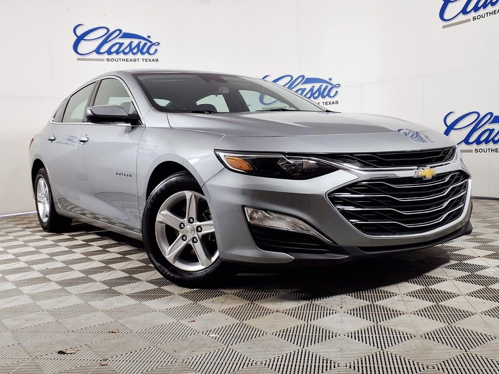 Used 2025 Chevrolet Malibu LS image 1