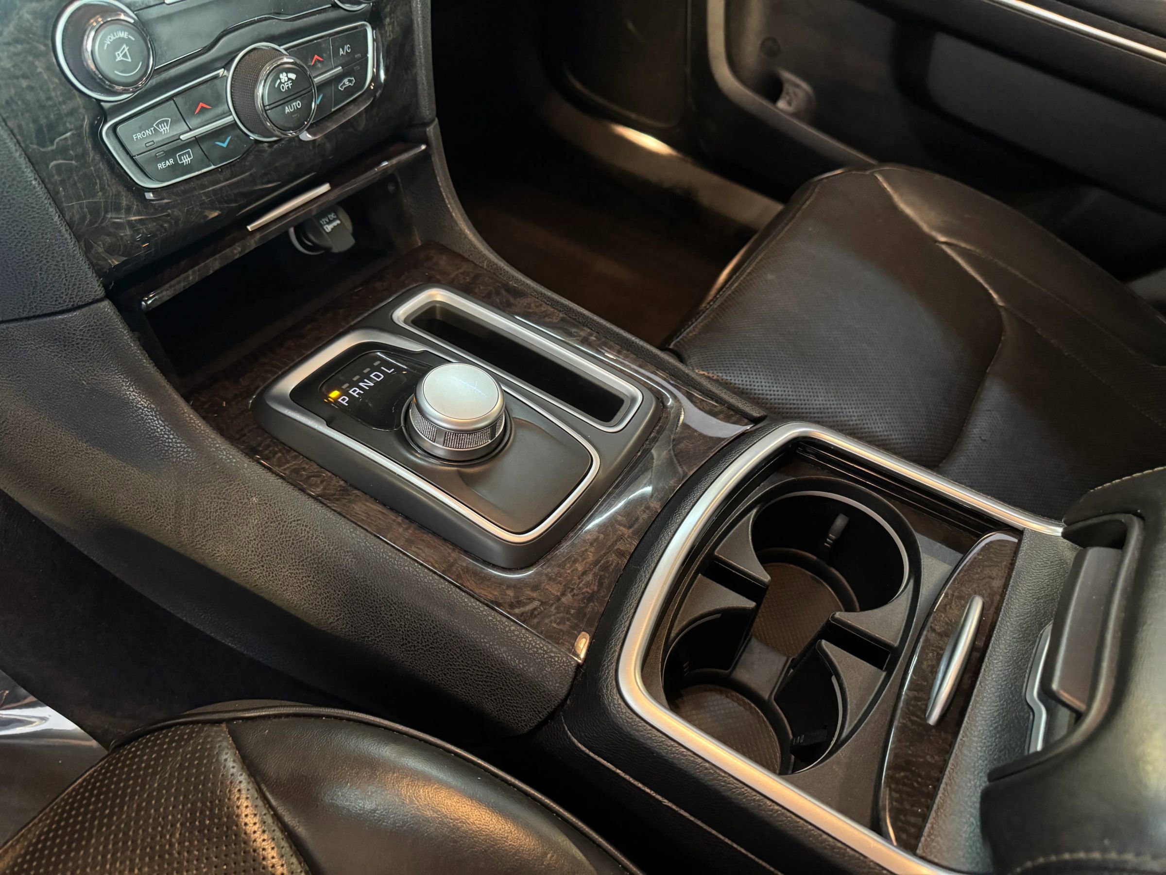 Used 2016 Chrysler 300 C image 18