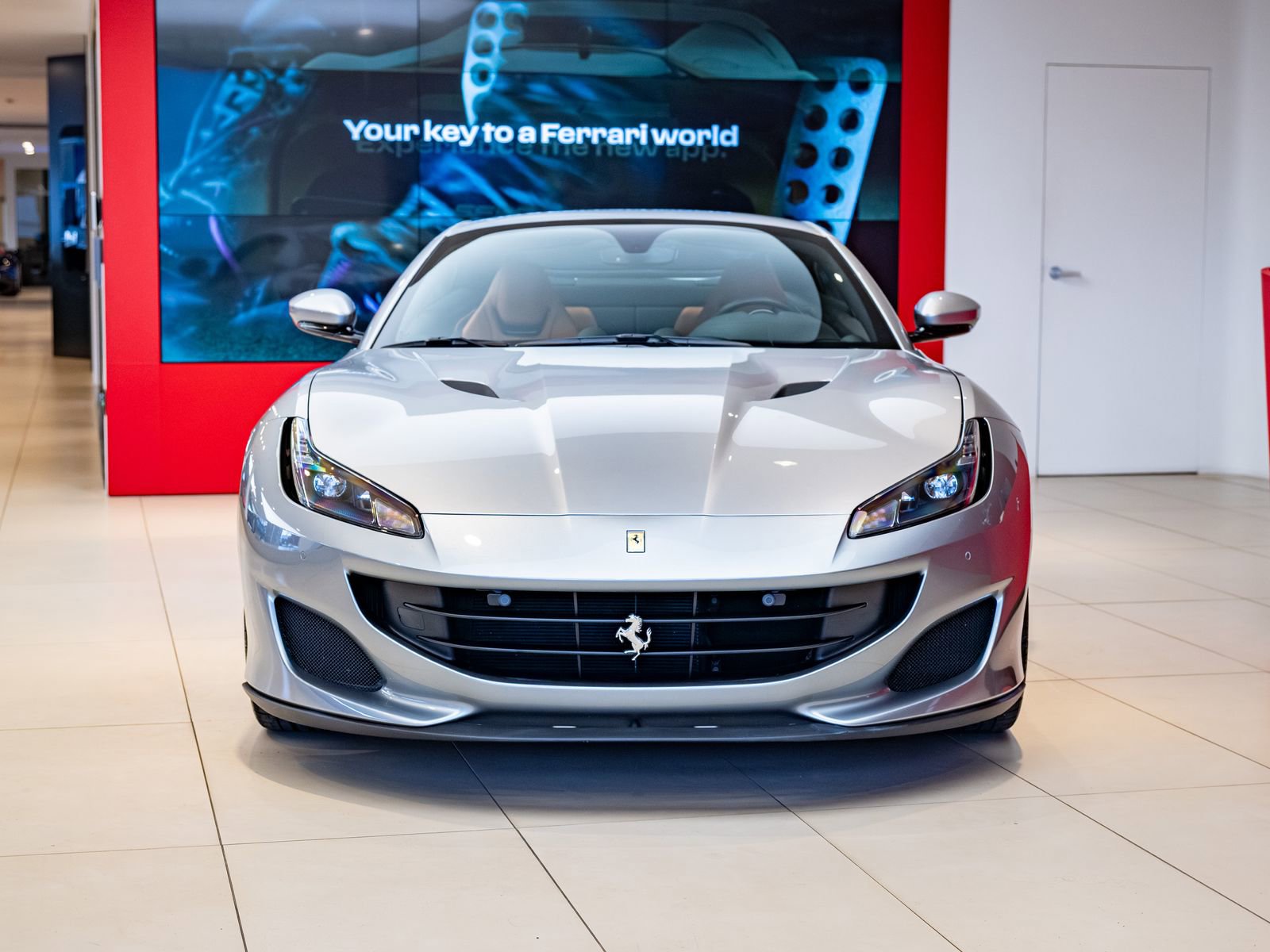 Used 2019 Ferrari Portofino RWD image 32