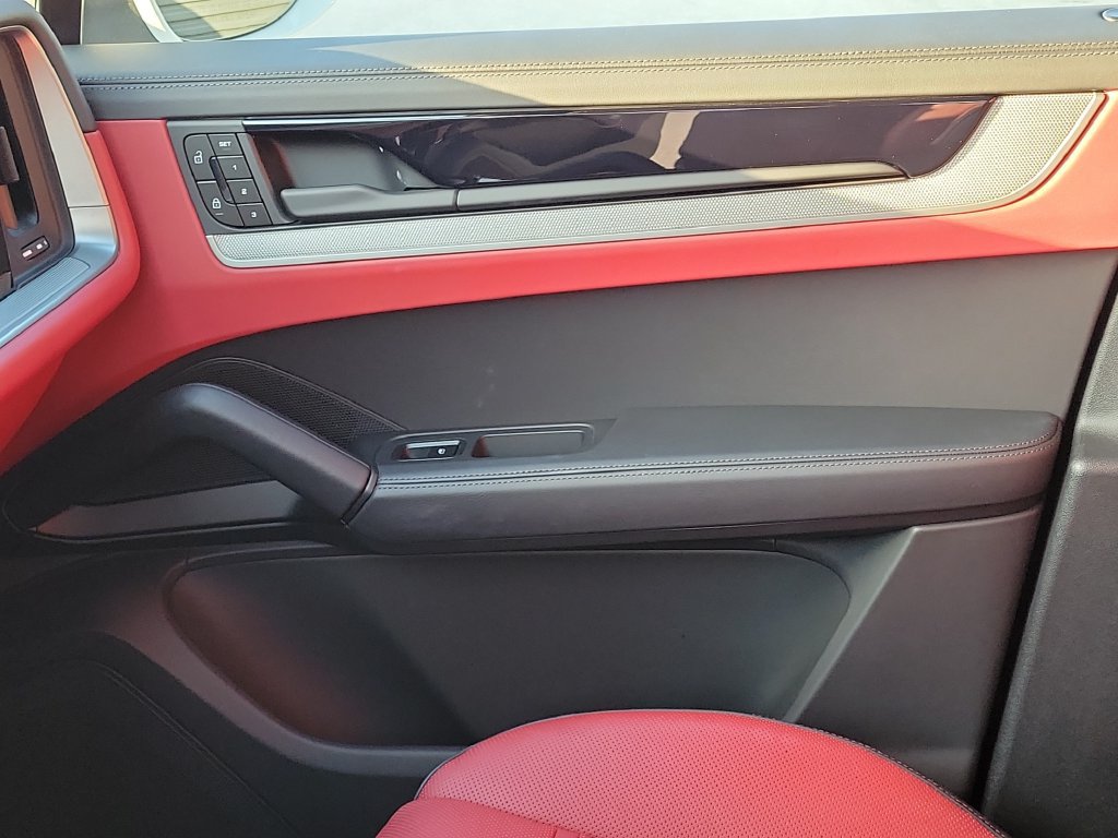 Certified 2026 Porsche Cayenne AWD/4WD image 23