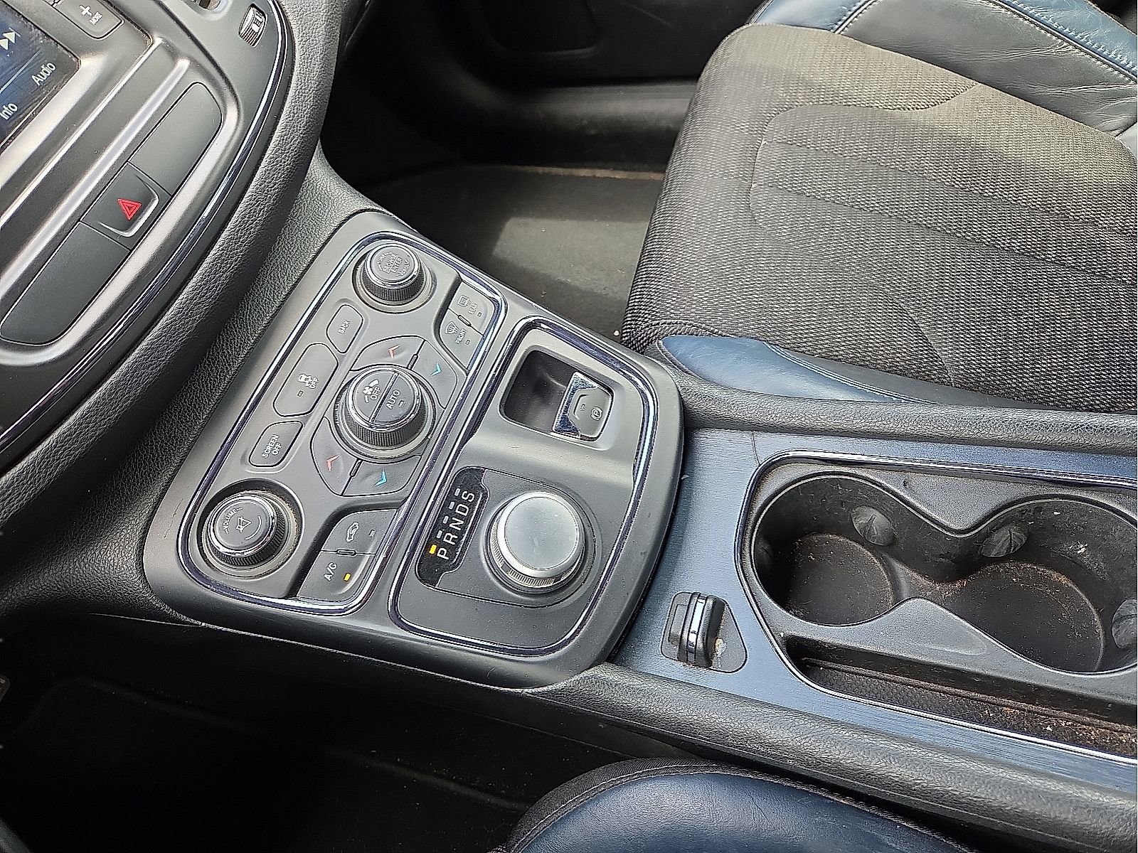 Used 2015 Chrysler 200 S w/ Comfort Group FWD image 25