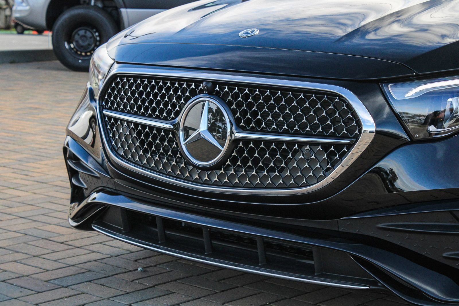 New 2026 Mercedes-Benz E 350 4MATIC Sedan image 5