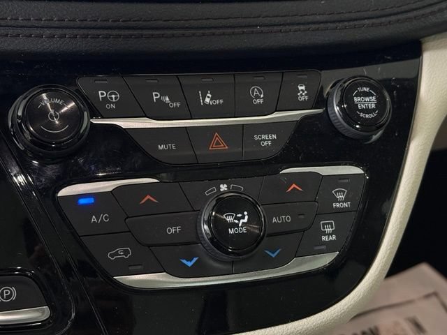 Used 2019 Chrysler Pacifica Limited w/ Advanced Safetytec Group FWD image 38