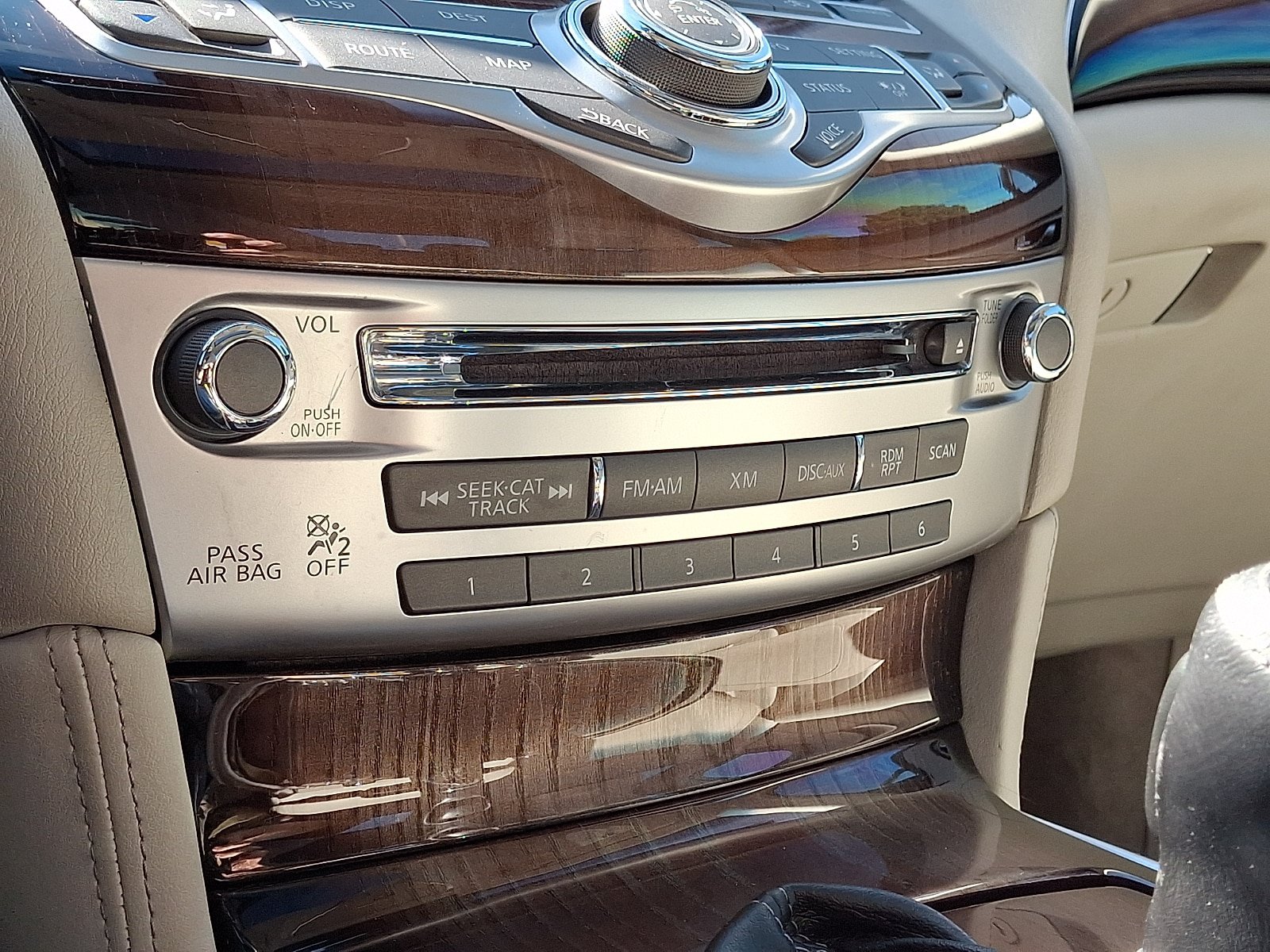 Used 2012 INFINITI M37 x w/ Deluxe Touring Pkg AWD/4WD image 17