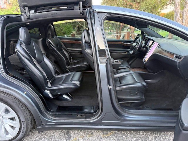 Used 2017 Tesla Model X 90D image 5