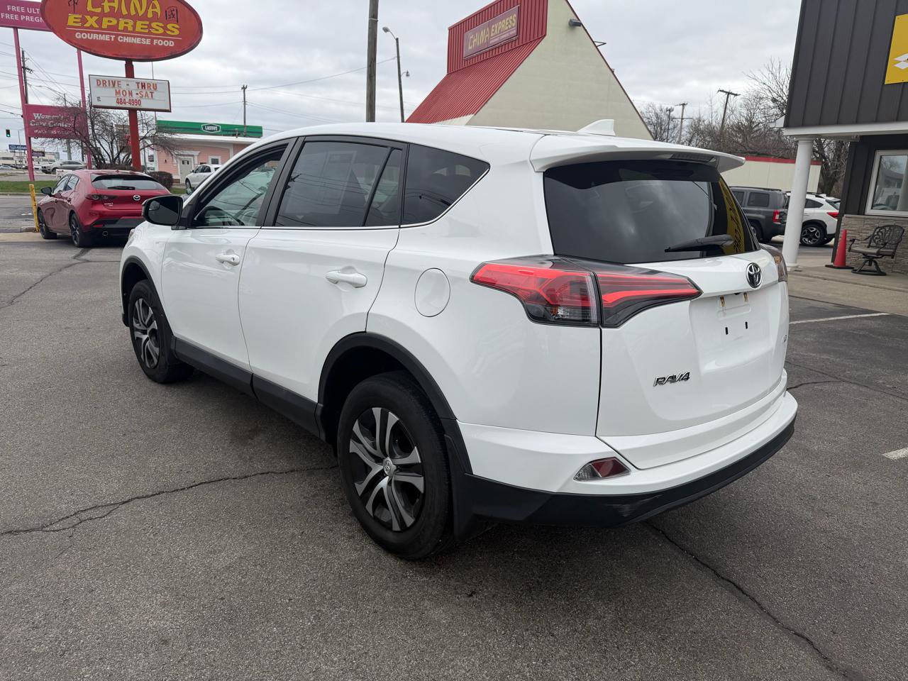 Used 2018 Toyota RAV4 LE w/ All Weather Liner Package image 9