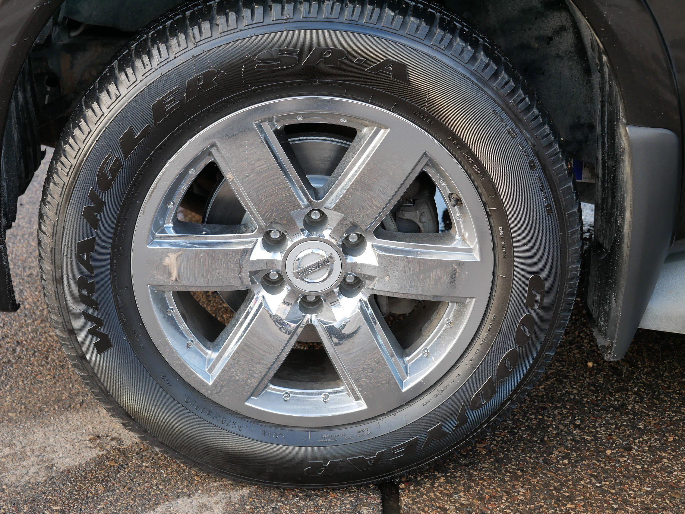 Used 2014 Nissan Armada Platinum w/ 2nd Row Captain Seat Package image 15