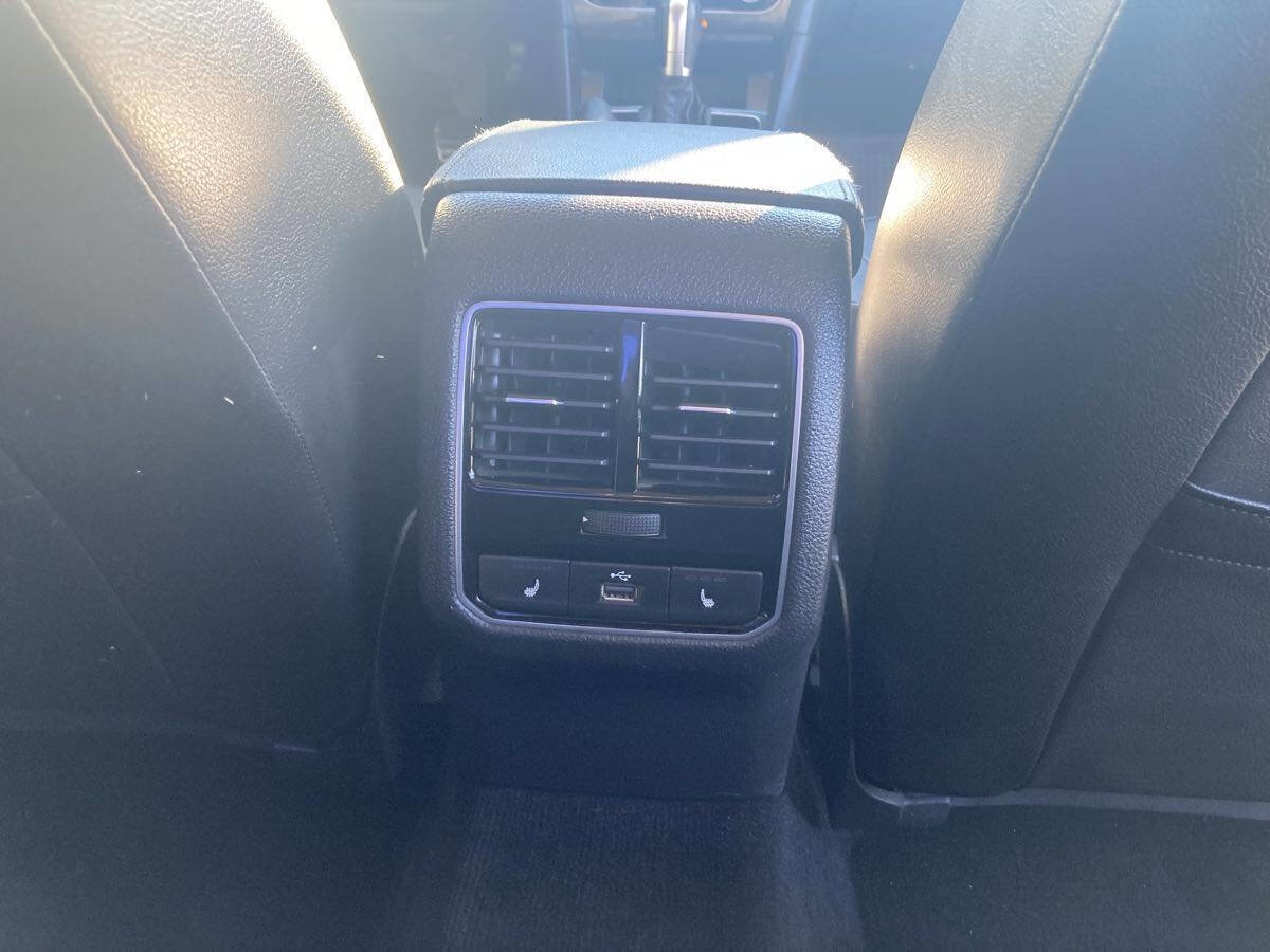 Used 2017 Volkswagen Passat 1.8T SEL Premium image 9