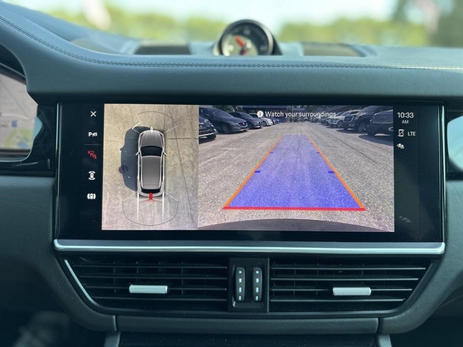 Used 2022 Porsche Cayenne Platinum Edition image 32