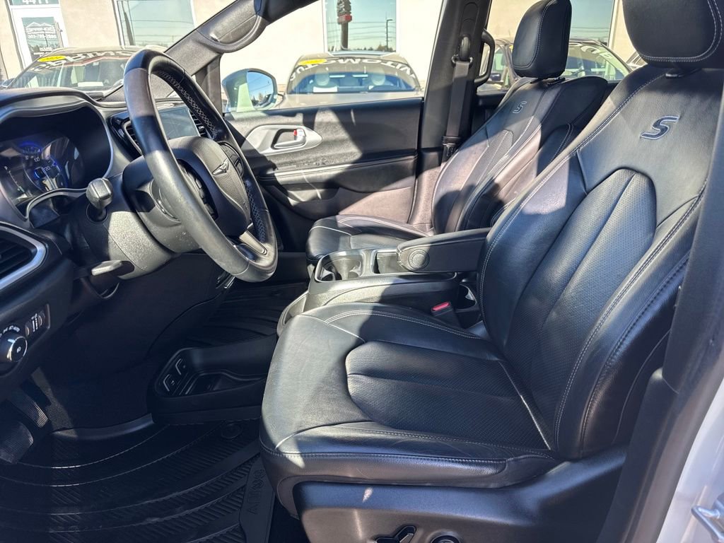 Used 2020 Chrysler Pacifica Touring-L Plus FWD image 9