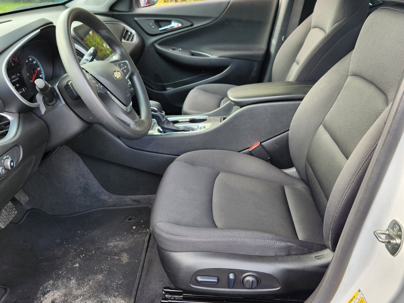 Used 2024 Chevrolet Malibu LT image 3