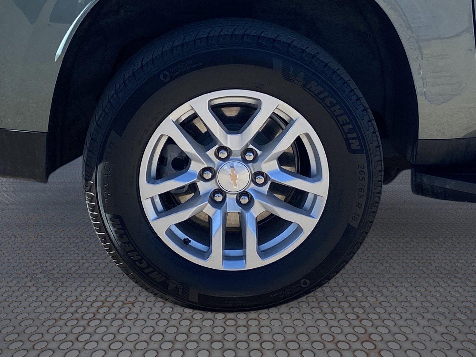 Certified 2023 Chevrolet Suburban LT w/ Luxury Package AWD/4WD image 9
