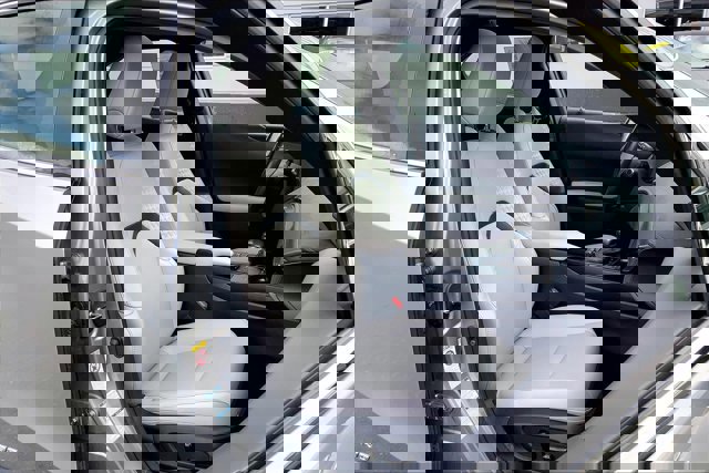 Used 2019 Lexus UX 250h w/ Premium Package image 6