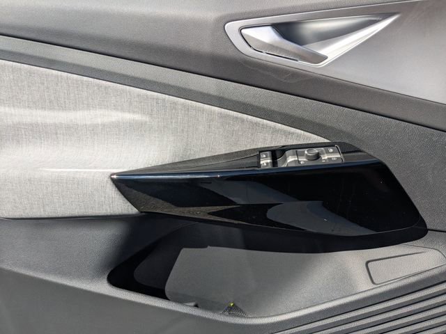 New 2025 Volkswagen ID.4 Pro image 27