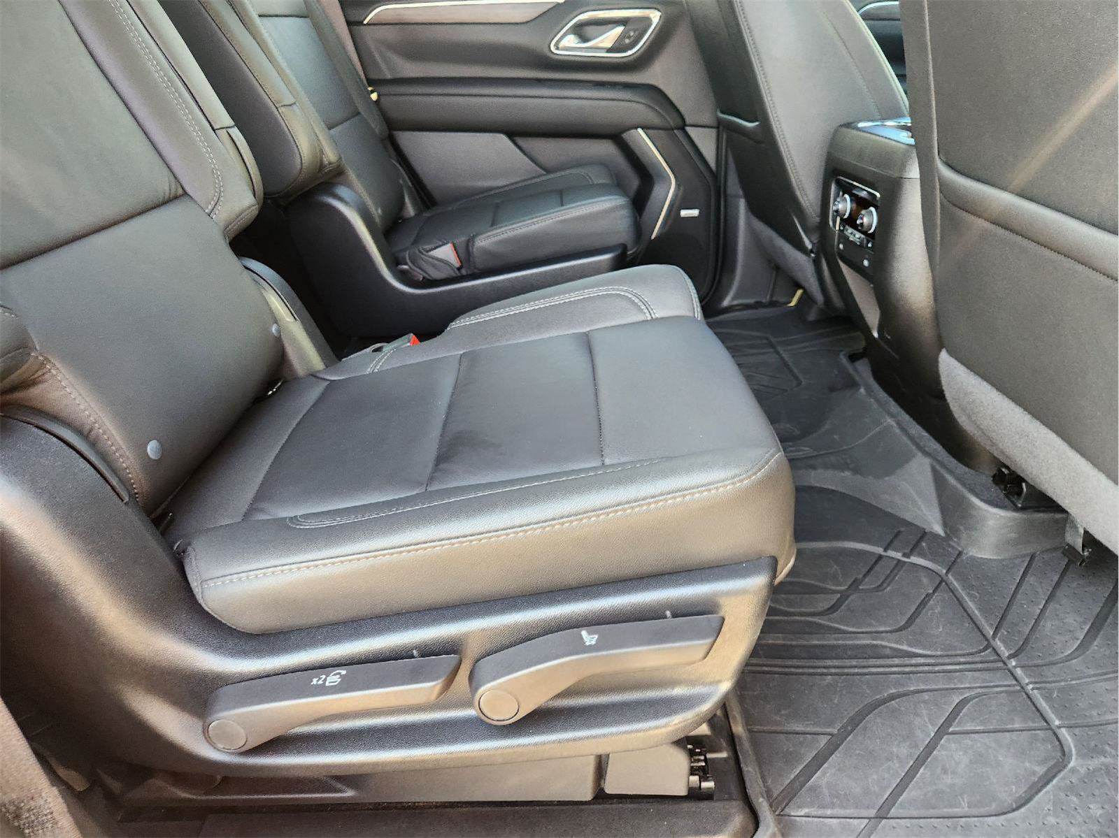 Used 2024 Chevrolet Tahoe Z71 w/ Luxury Package AWD/4WD image 31