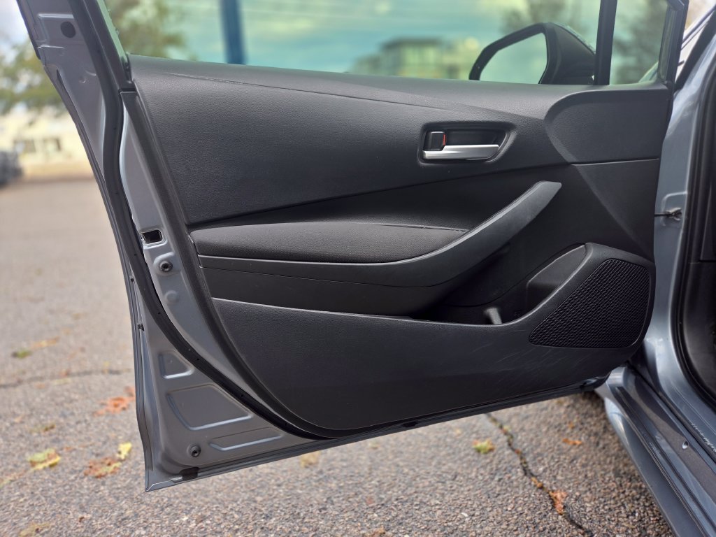 Used 2021 Toyota Corolla LE w/ Carpet Mat Package (TMS) FWD image 12