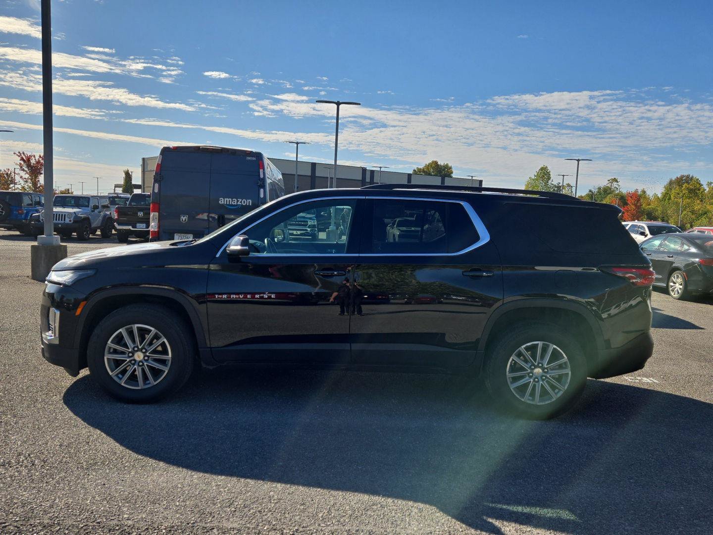 Used 2023 Chevrolet Traverse LT FWD image 4