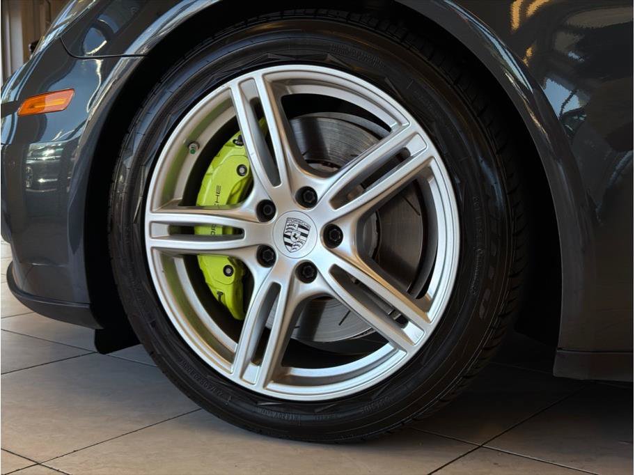 Used 2018 Porsche Panamera 4 AWD/4WD image 9