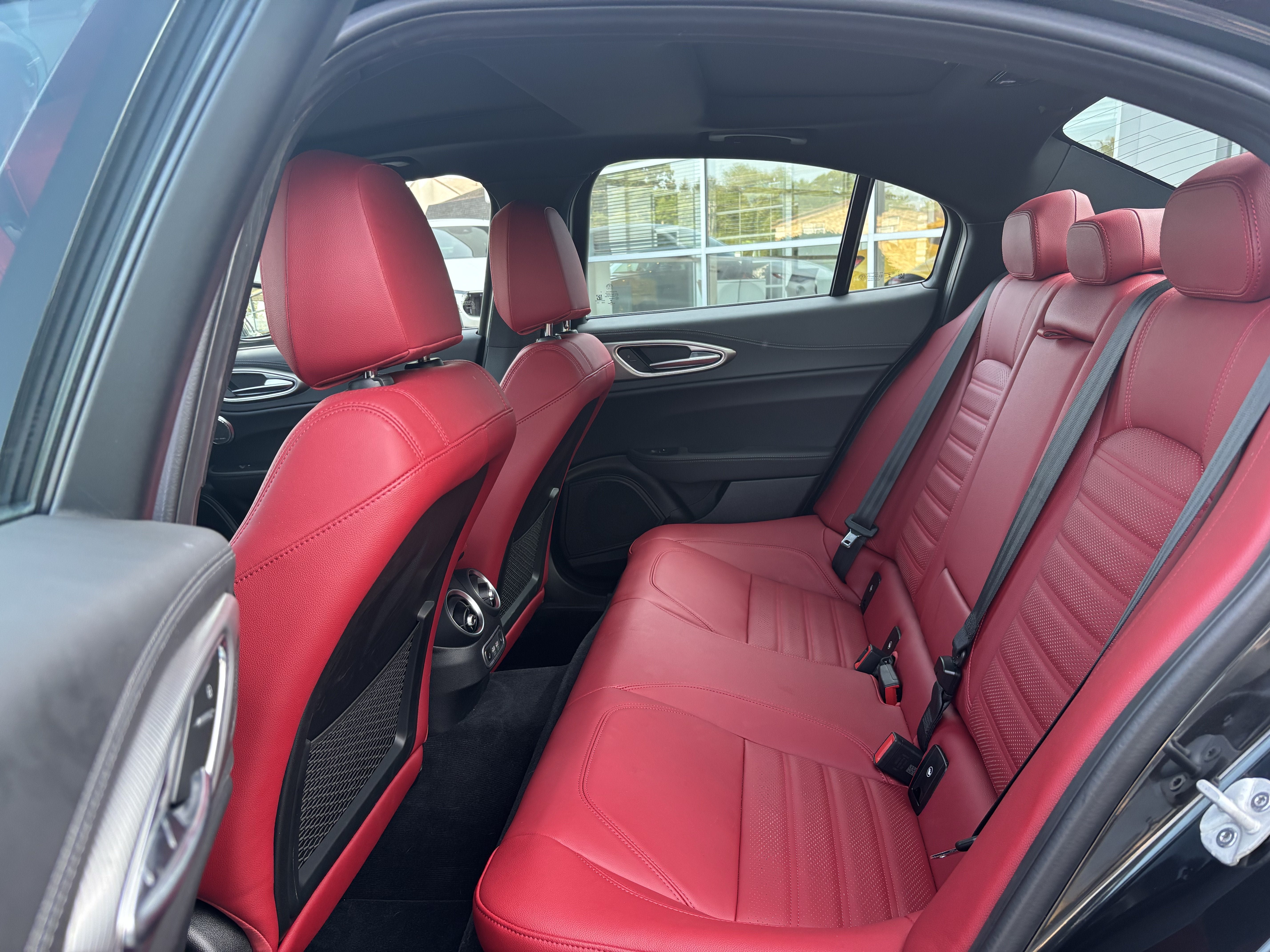 Used 2024 Alfa Romeo Giulia Veloce AWD/4WD image 12