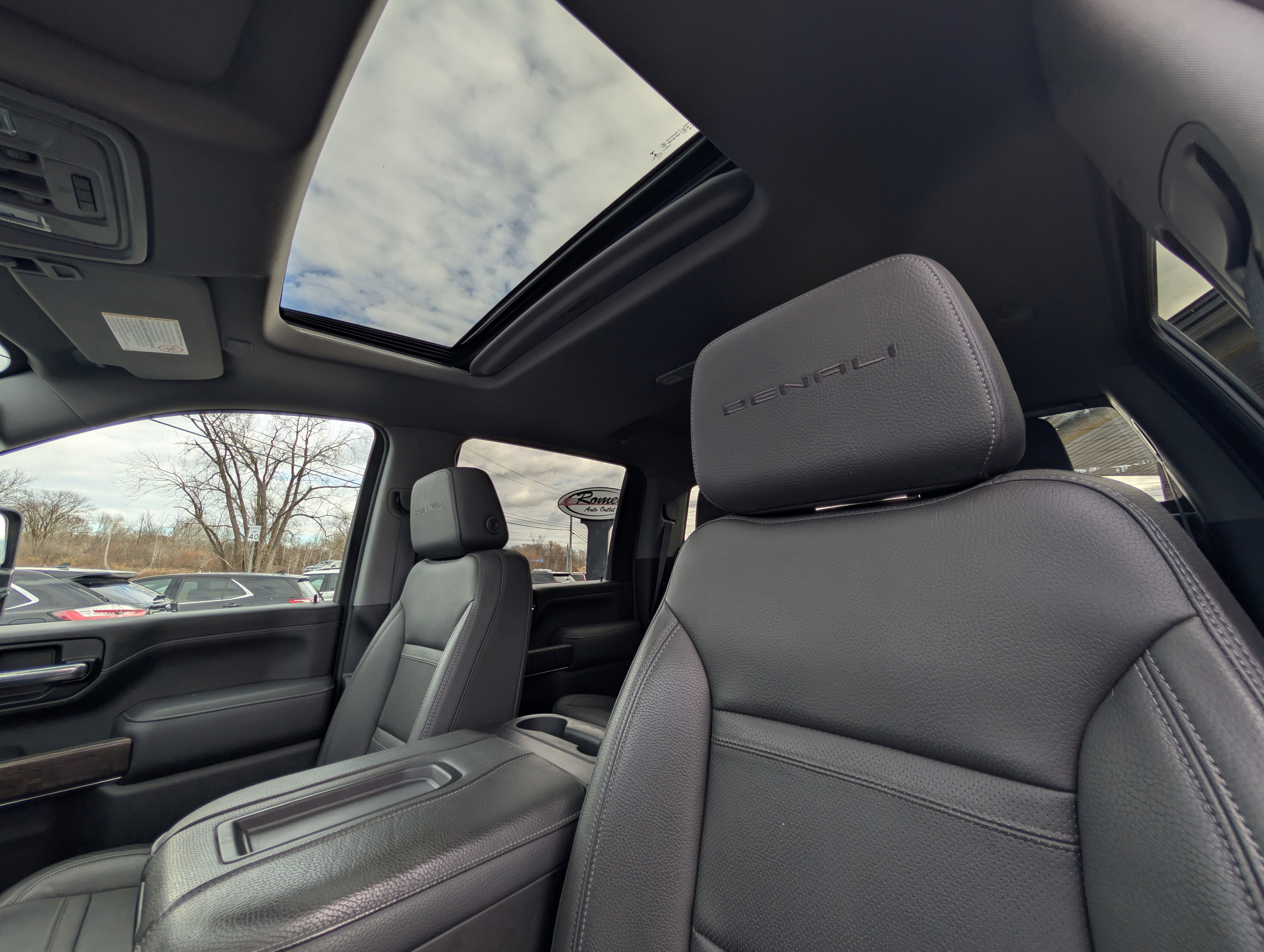 Used 2021 GMC Sierra 3500 Denali w/ Denali Ultimate Package image 7