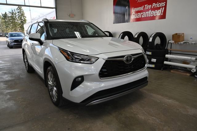 Used 2022 Toyota Highlander Platinum image 3