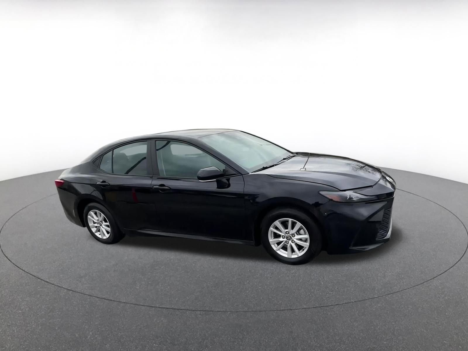 Used 2025 Toyota Camry LE video 2