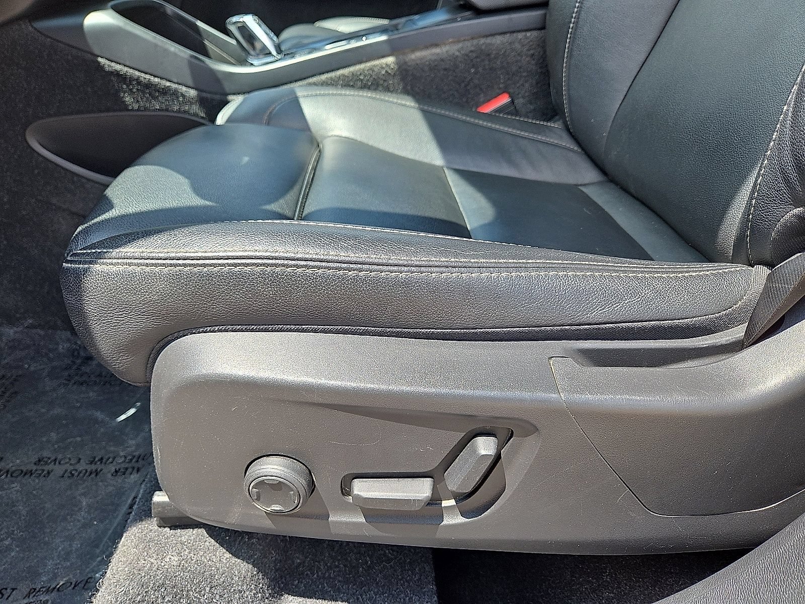 Used 2024 Volvo XC40 B5 Plus AWD/4WD image 23