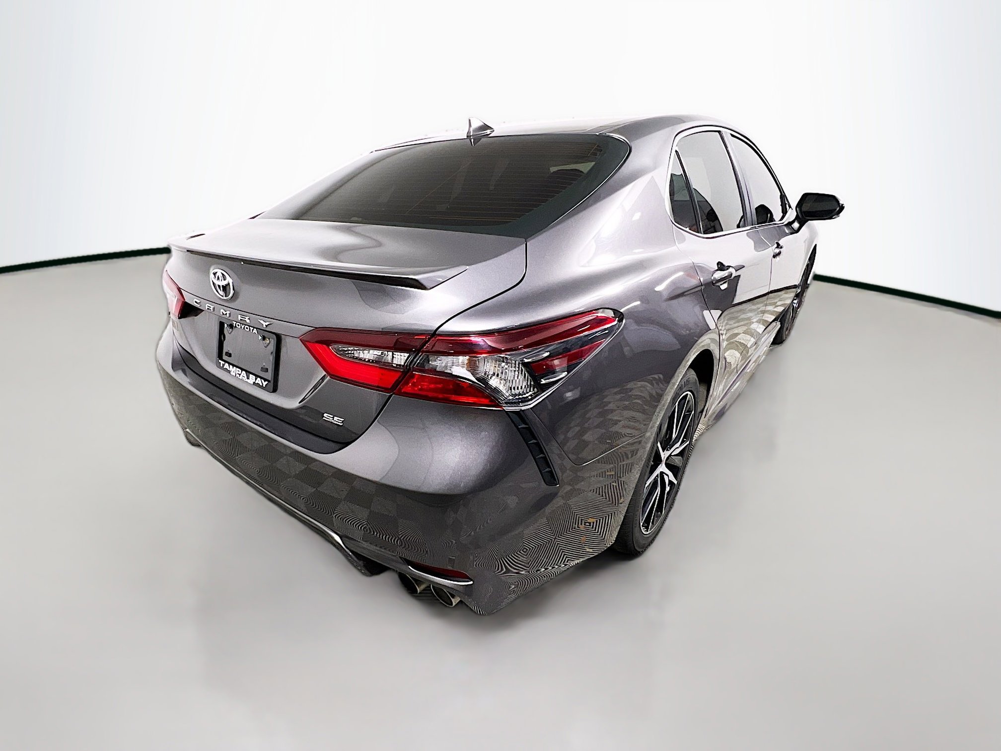 Used 2023 Toyota Camry SE image 4