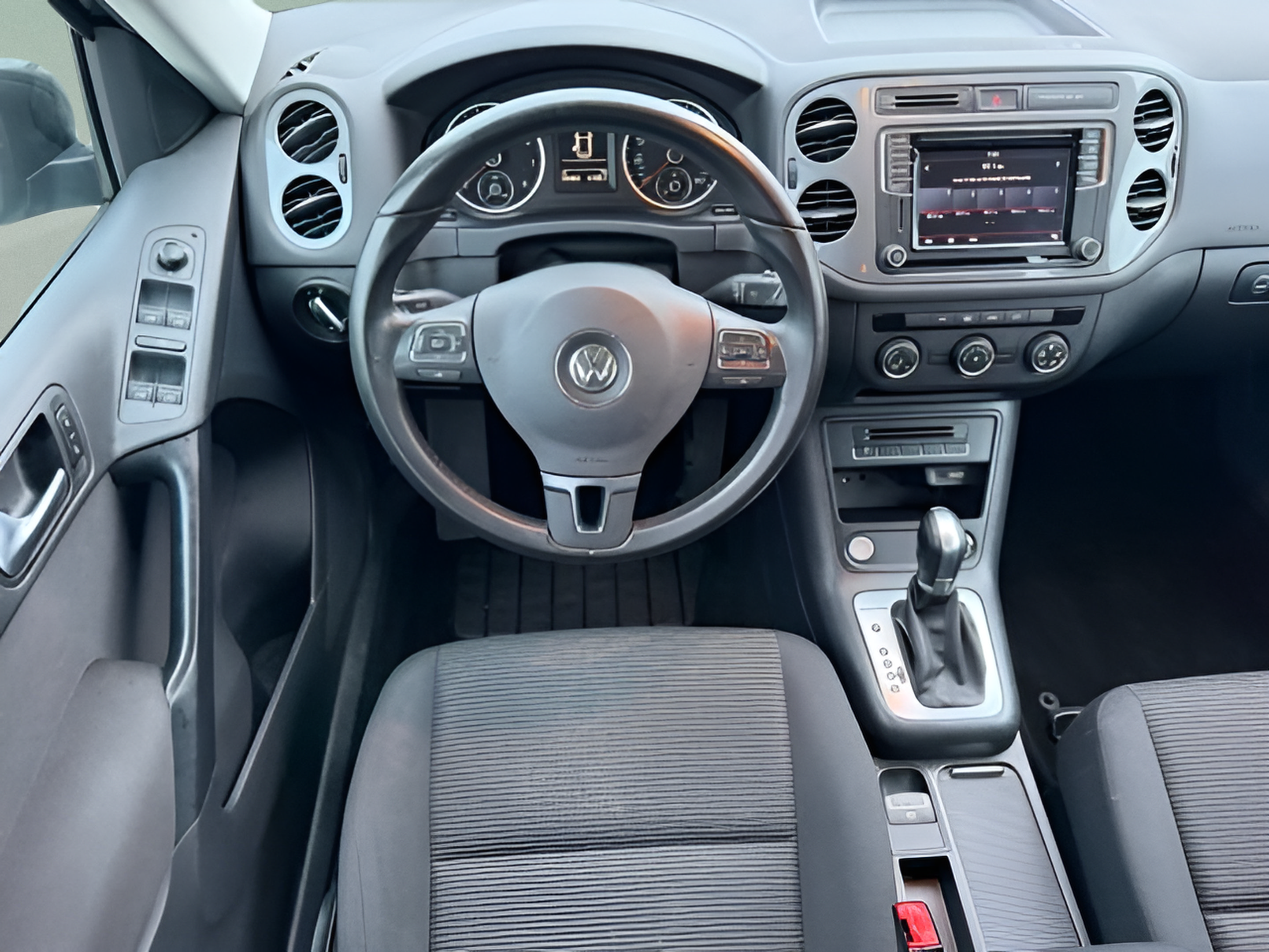 Used 2017 Volkswagen Tiguan S AWD/4WD image 11
