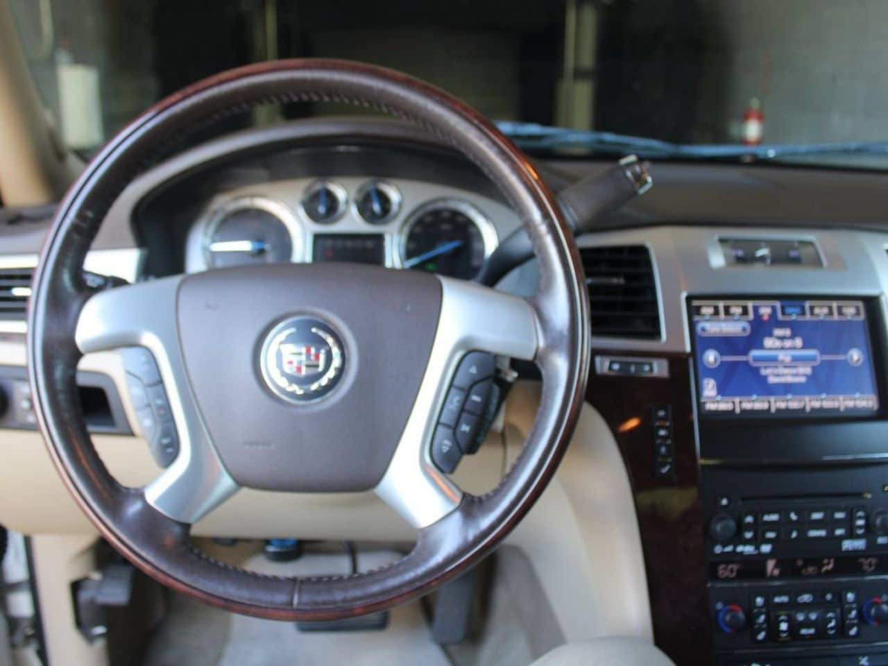 Used 2013 Cadillac Escalade Premium AWD/4WD image 24