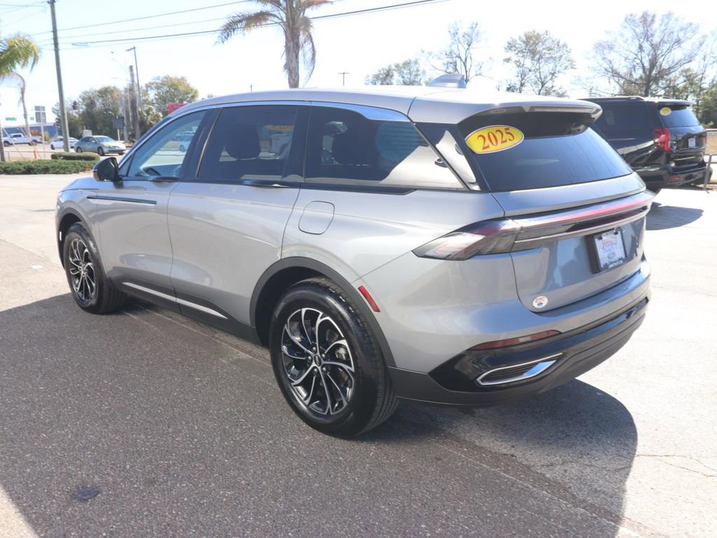 Used 2025 Lincoln Nautilus Premier image 10